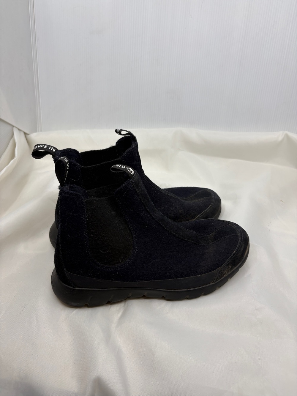 Giesswein Women’s Size 37 US 7 Pull On Merino Boots Booties Wool Black